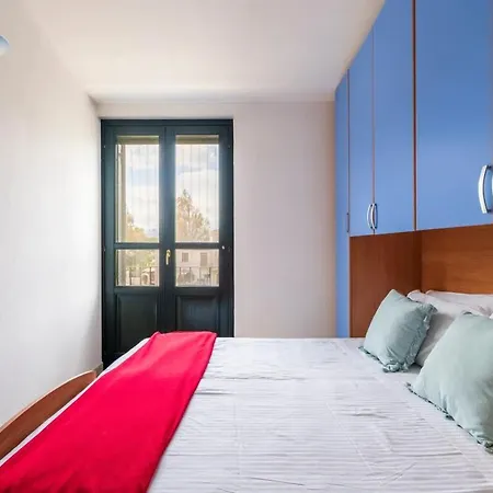 Appartement House In With Parking, Close To The Sea
